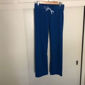 Figs women’s Livingston basic scrub pants.